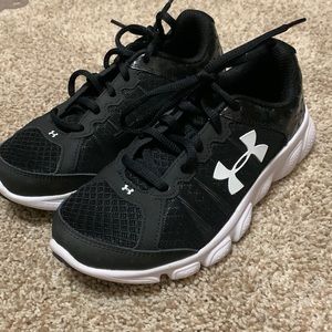 Boys Size 1 Under Armour Assert 6 shoes